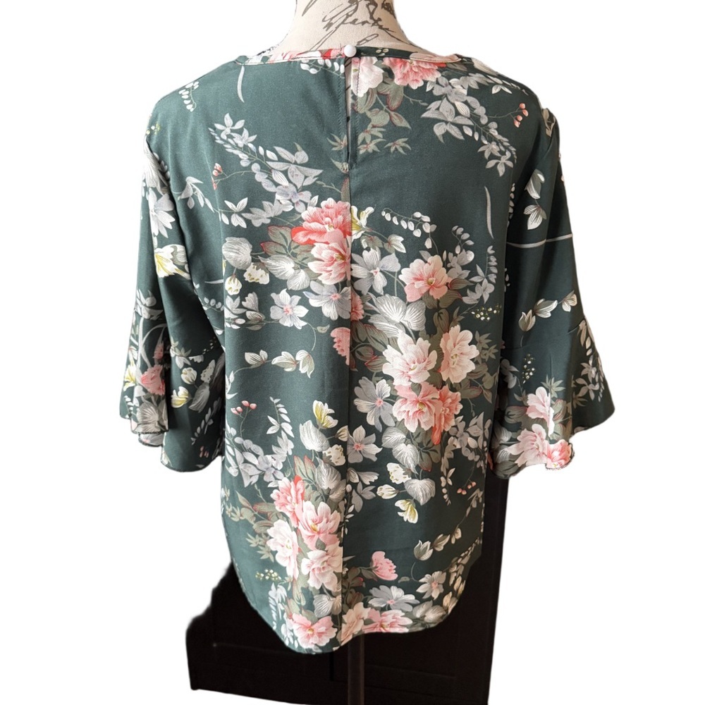 🌸 SHEIN Green Floral Ruffle-Sleeve Blouse | Size M (US 6) - Picture 3 of 8
